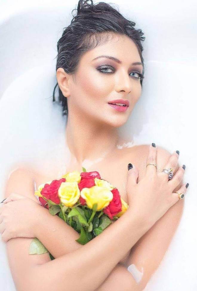 Khushi Mukherjee hot photos
